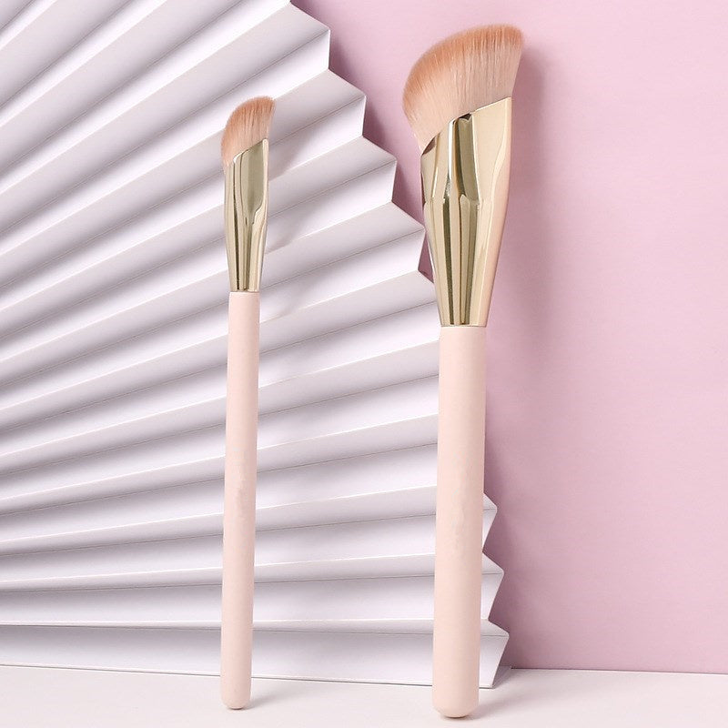 Angled Concealer Brush for Under Eye, Nose Contour, Bronzer