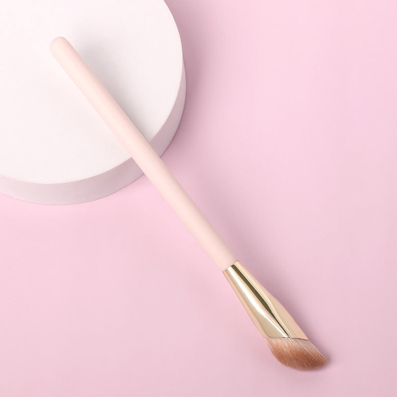 Angled Concealer Brush for Under Eye, Nose Contour, Bronzer